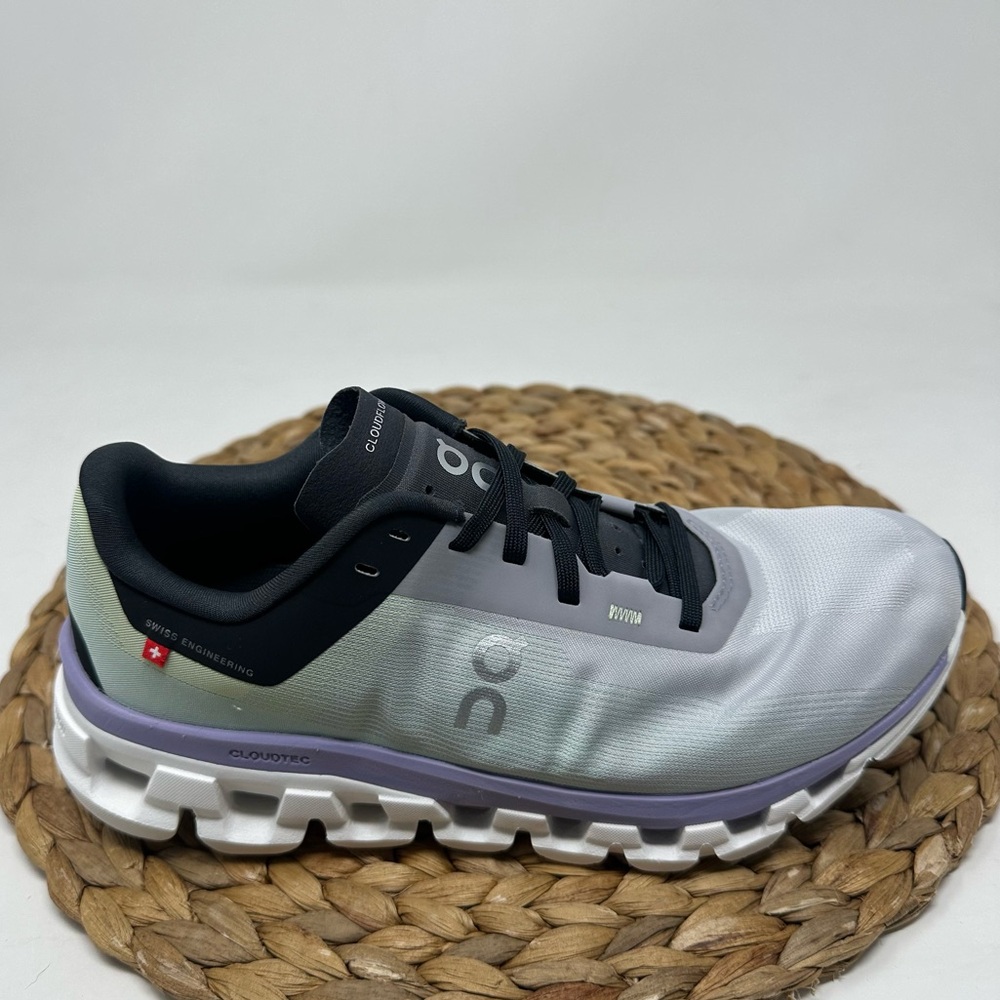 On Running Cloudflow 4 Running Shoes Fade Wisteria Size 8 Women's